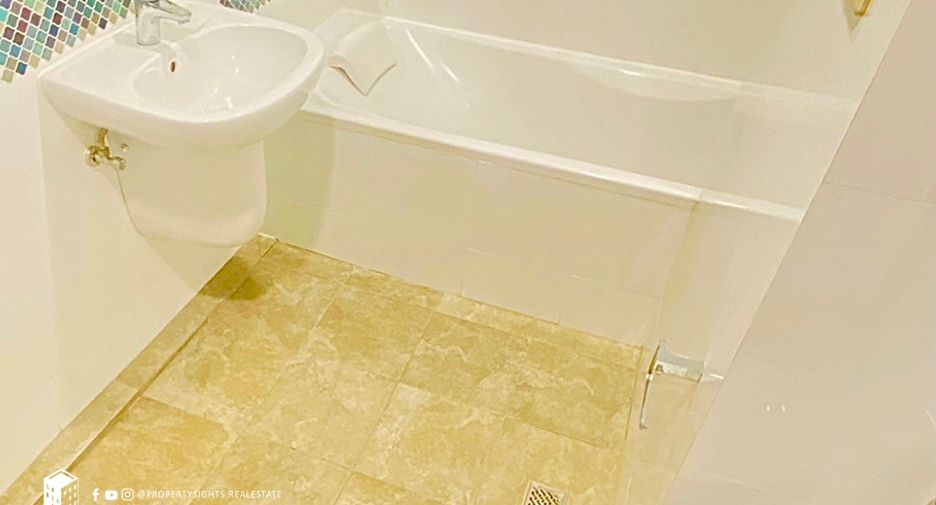 For rent 2 bedrooms condo in Watthana, Bangkok