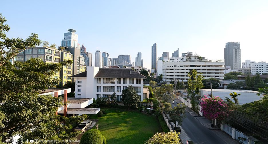 For sale 2 bedrooms condo in Watthana, Bangkok