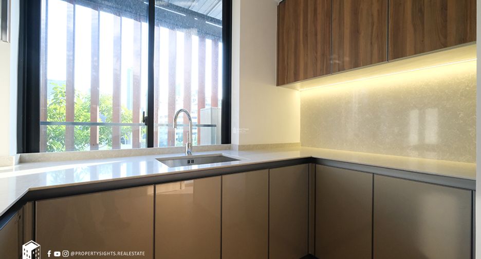 For sale 2 bedrooms condo in Watthana, Bangkok