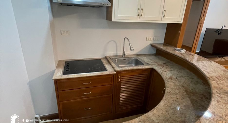 For rent 2 bedrooms condo in Watthana, Bangkok