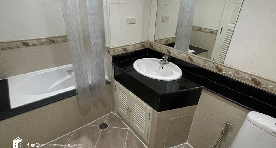 For rent 2 bedrooms condo in Watthana, Bangkok