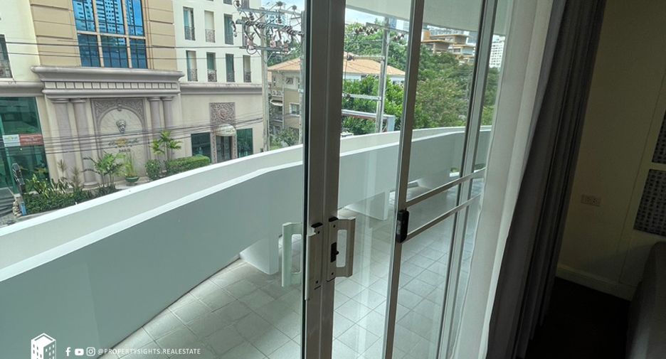 For rent 2 bedrooms condo in Watthana, Bangkok
