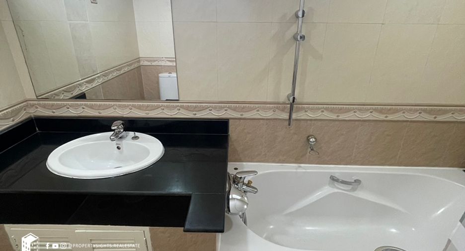 For rent 2 bedrooms condo in Watthana, Bangkok