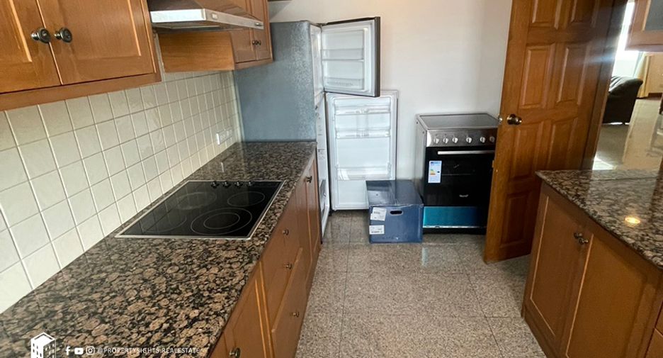 For rent 2 bedrooms condo in Watthana, Bangkok