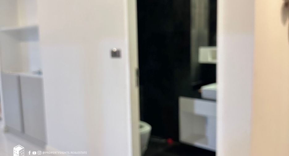 For rent 3 bedrooms condo in Watthana, Bangkok