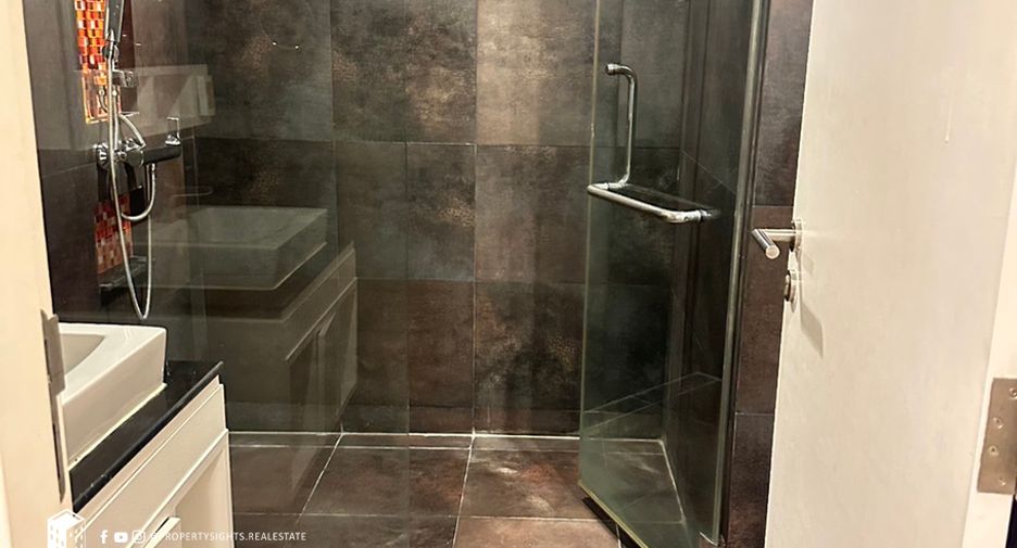 For rent 3 bedrooms condo in Watthana, Bangkok