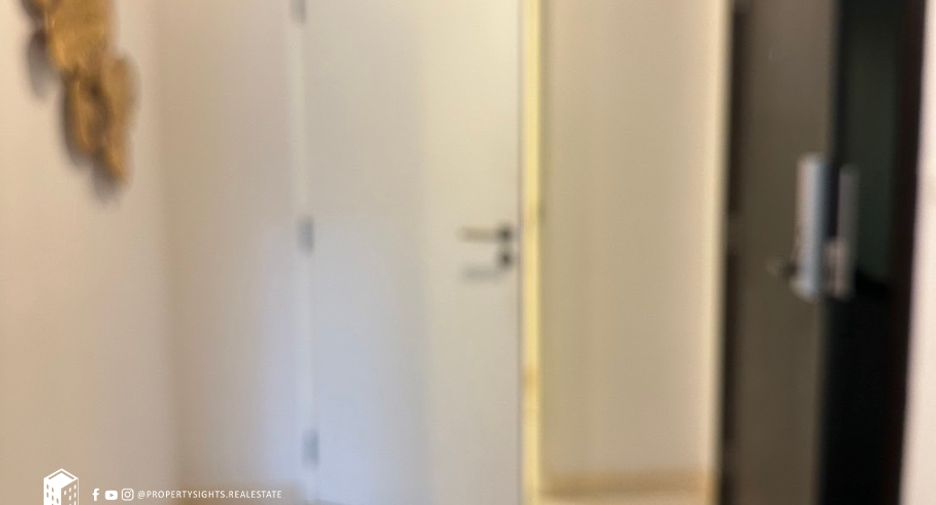 For rent 3 bedrooms condo in Watthana, Bangkok