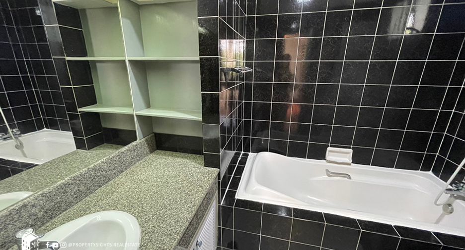 Condo en alquiler de 3 habitaciones en Watthana, Bangkok