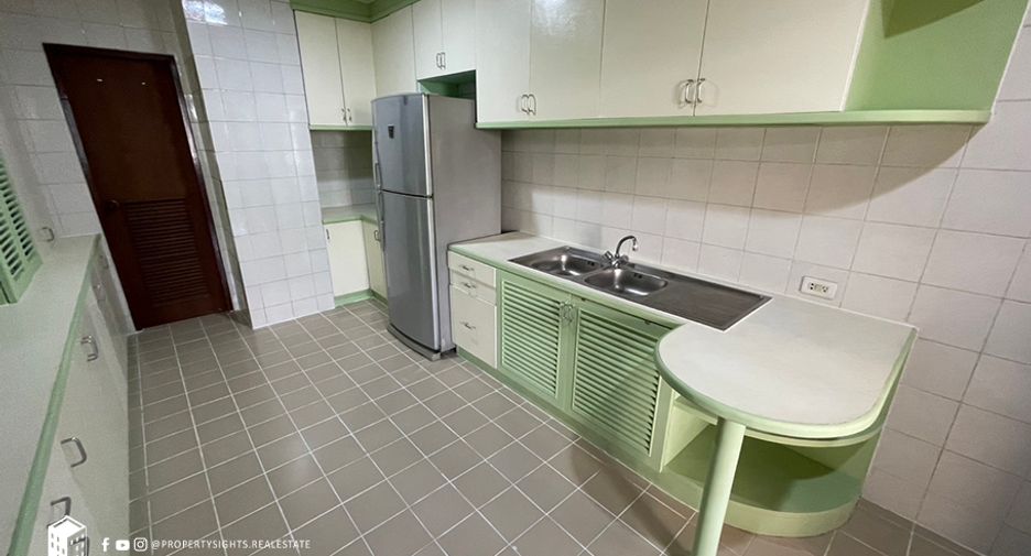 Condo en alquiler de 3 habitaciones en Watthana, Bangkok