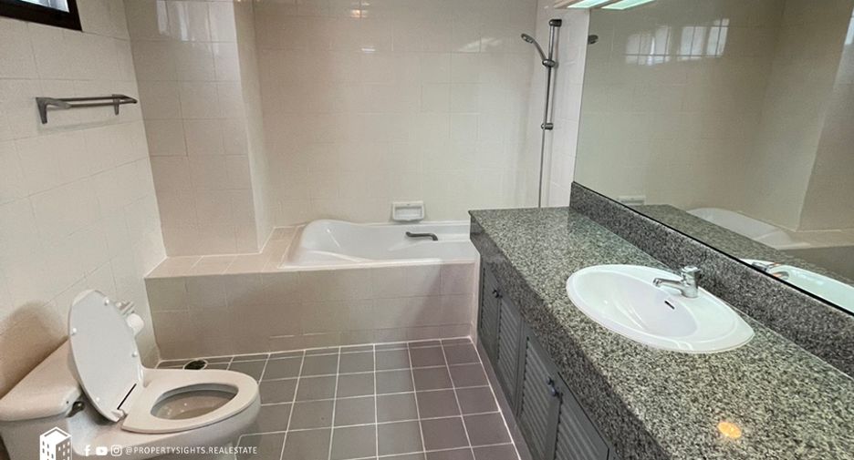 Condo en alquiler de 3 habitaciones en Watthana, Bangkok