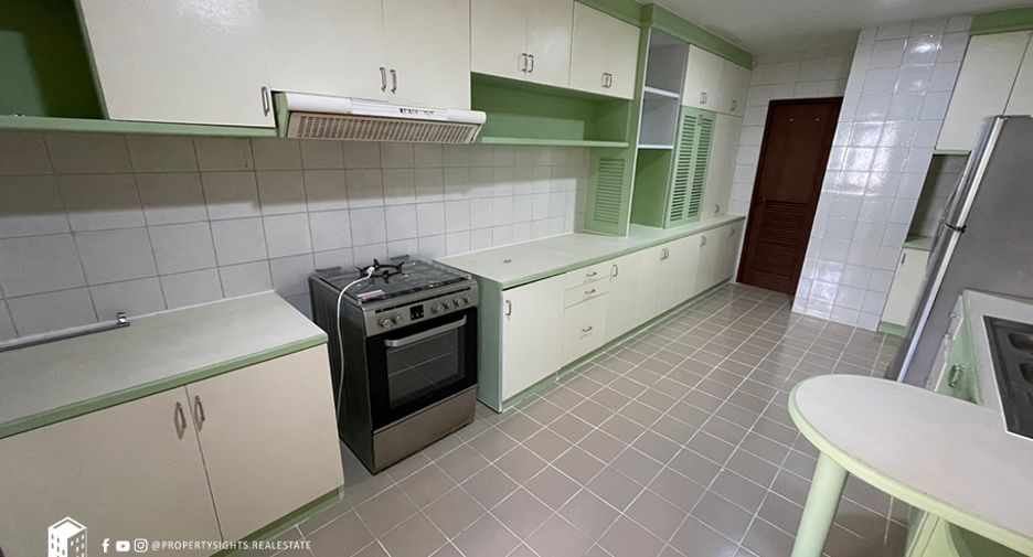 Condo en alquiler de 3 habitaciones en Watthana, Bangkok