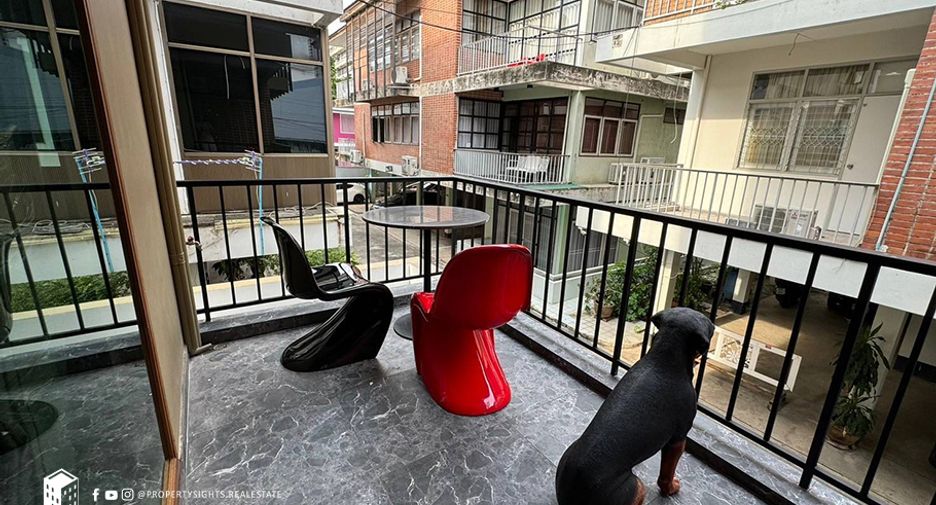 For rent 2 bedrooms condo in Watthana, Bangkok