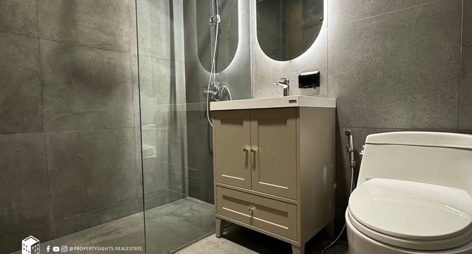 For rent 2 bedrooms condo in Watthana, Bangkok