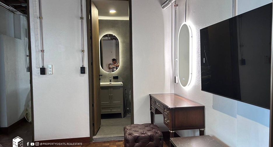 For rent 2 bedrooms condo in Watthana, Bangkok