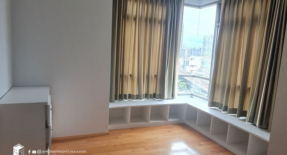 For rent 3 bedrooms condo in Khlong Toei, Bangkok