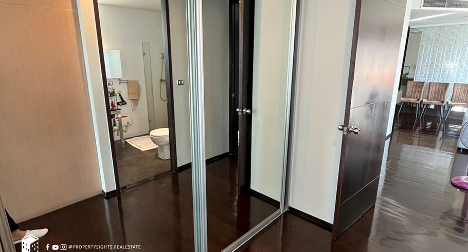 For sale 3 bedrooms condo in Watthana, Bangkok