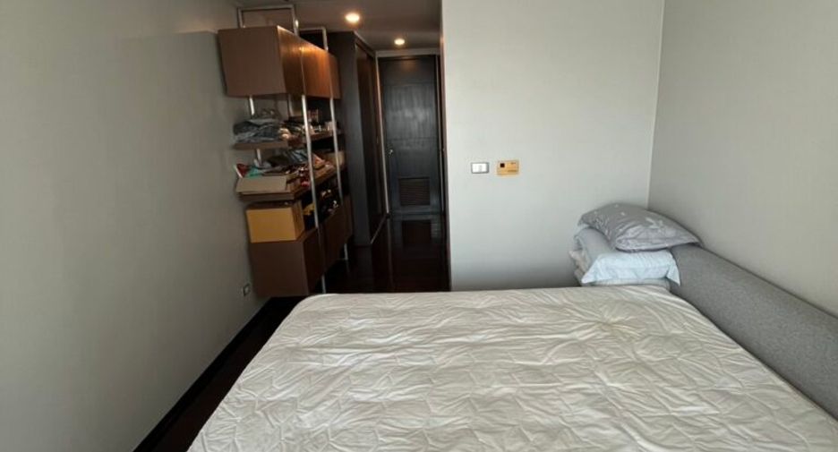 For sale 3 bedrooms condo in Watthana, Bangkok