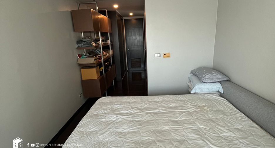 For sale 3 bedrooms condo in Watthana, Bangkok