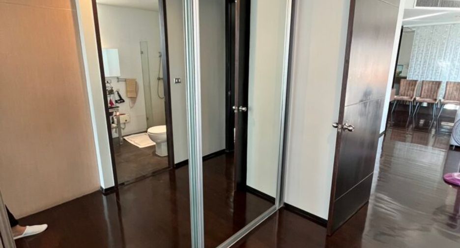 For sale 3 bedrooms condo in Watthana, Bangkok