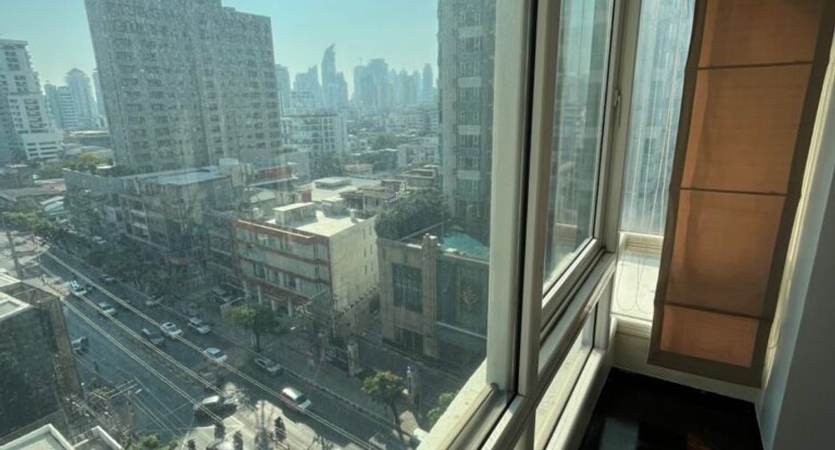 For sale 3 bedrooms condo in Watthana, Bangkok