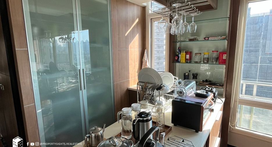 For sale 3 bedrooms condo in Watthana, Bangkok