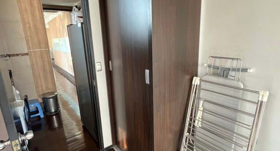 For sale 3 bedrooms condo in Watthana, Bangkok