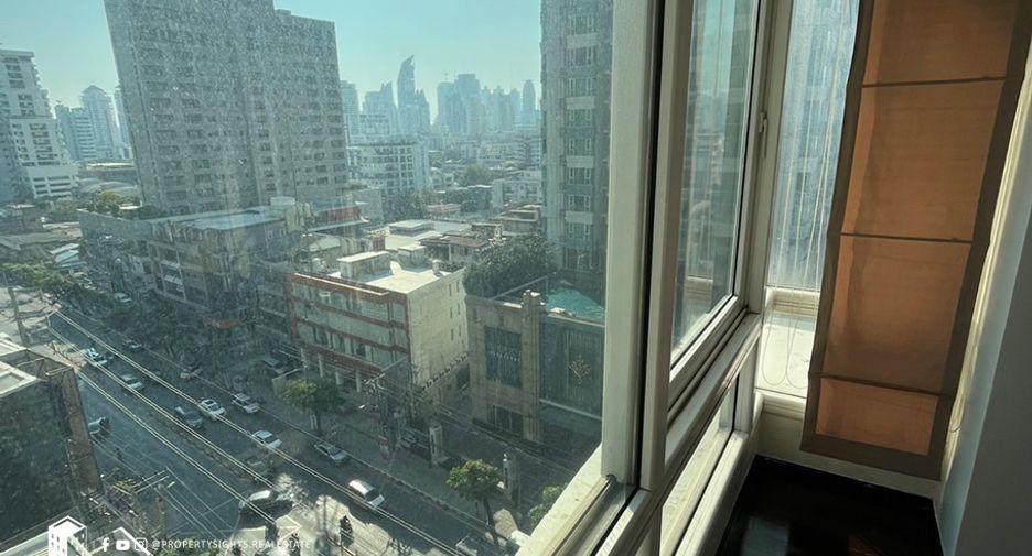 For sale 3 bedrooms condo in Watthana, Bangkok
