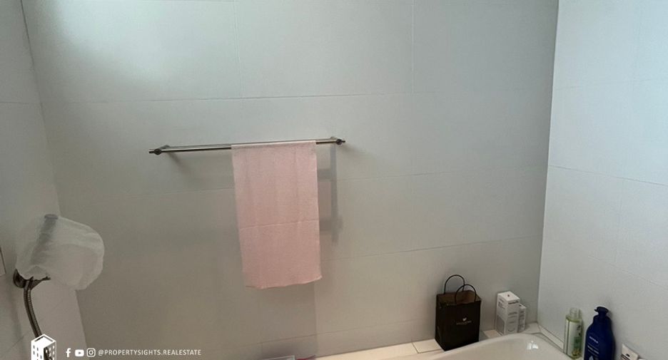 For sale 3 bedrooms condo in Watthana, Bangkok
