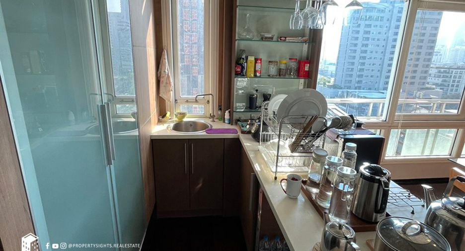 For sale 3 bedrooms condo in Watthana, Bangkok