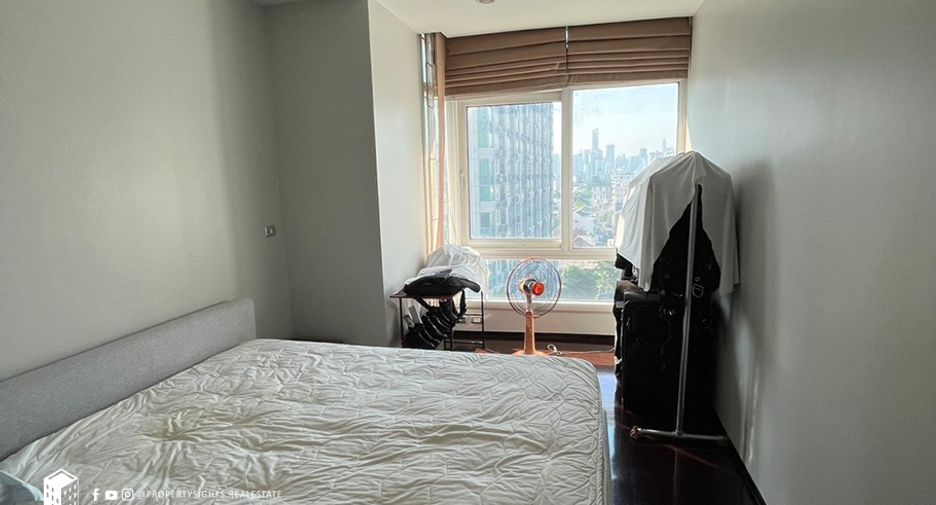 For sale 3 bedrooms condo in Watthana, Bangkok
