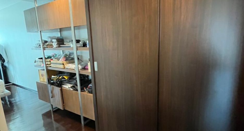 For sale 3 bedrooms condo in Watthana, Bangkok