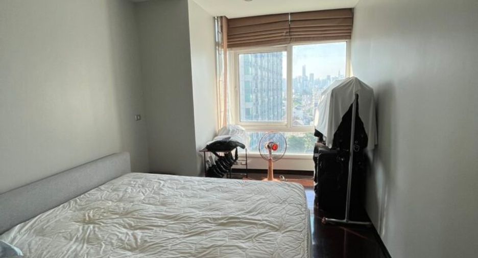 For sale 3 bedrooms condo in Watthana, Bangkok