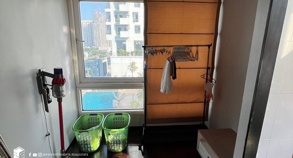 For sale 3 bedrooms condo in Watthana, Bangkok