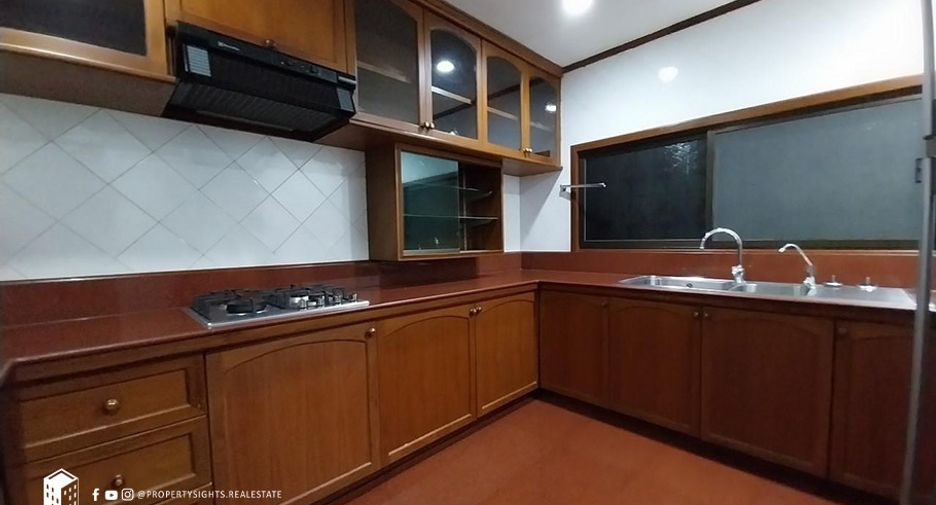 For sale 2 bedrooms condo in Khlong Toei, Bangkok