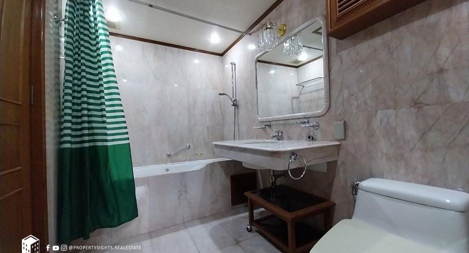 For sale 2 bedrooms condo in Khlong Toei, Bangkok