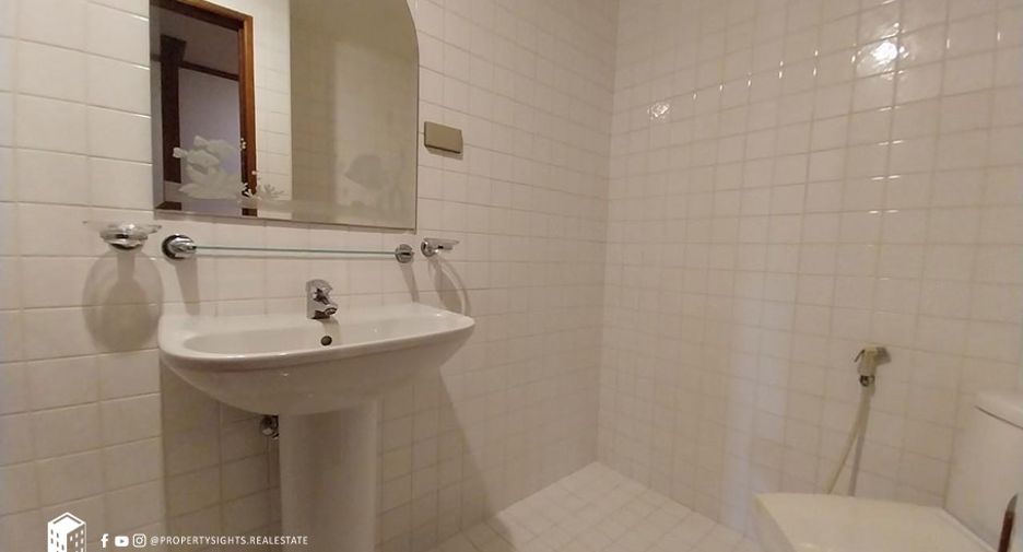For sale 2 bedrooms condo in Khlong Toei, Bangkok
