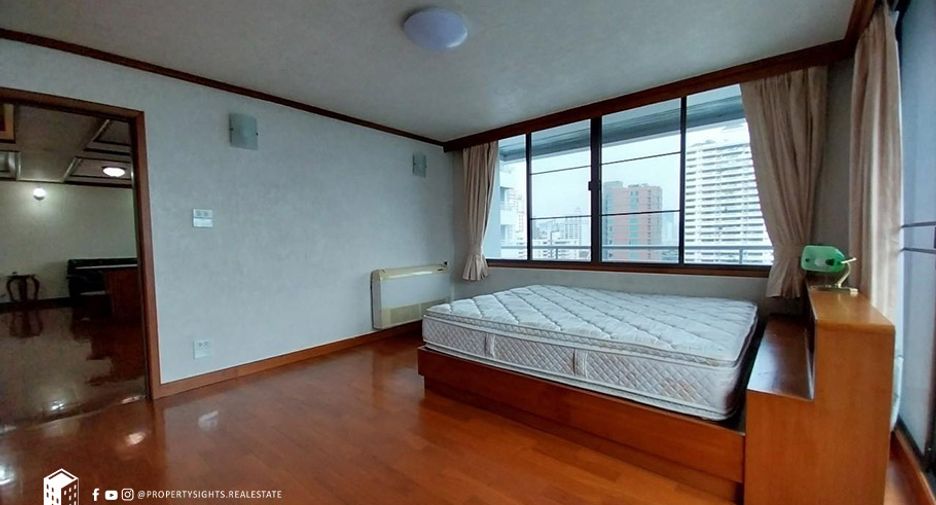 For sale 2 bedrooms condo in Khlong Toei, Bangkok