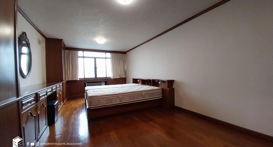 For sale 2 bedrooms condo in Khlong Toei, Bangkok