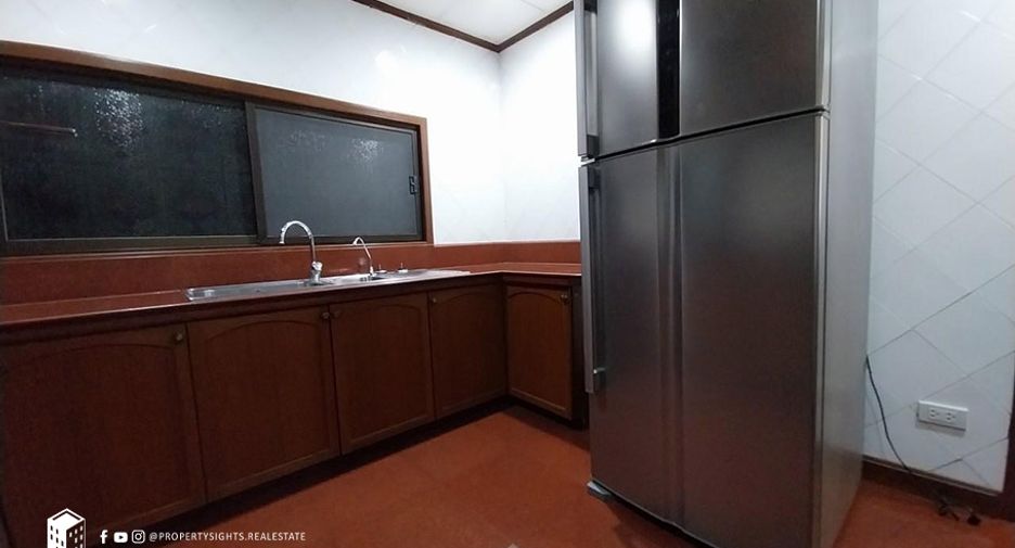 For sale 2 bedrooms condo in Khlong Toei, Bangkok