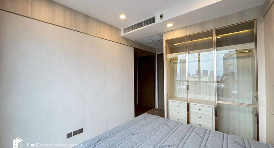 For rent 2 bedrooms condo in Bang Rak, Bangkok