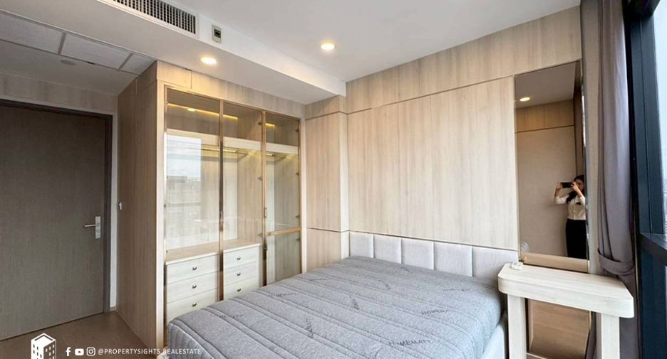 For rent 2 bedrooms condo in Bang Rak, Bangkok