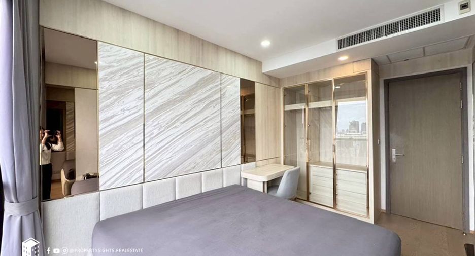 For rent 2 bedrooms condo in Bang Rak, Bangkok