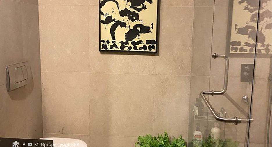 For sale 3 ベッドルーム condo in Sathon, Bangkok