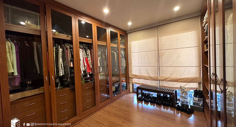 Reihenhaus zum Kauf mit 2 Zimmer in Sathon, Bangkok
