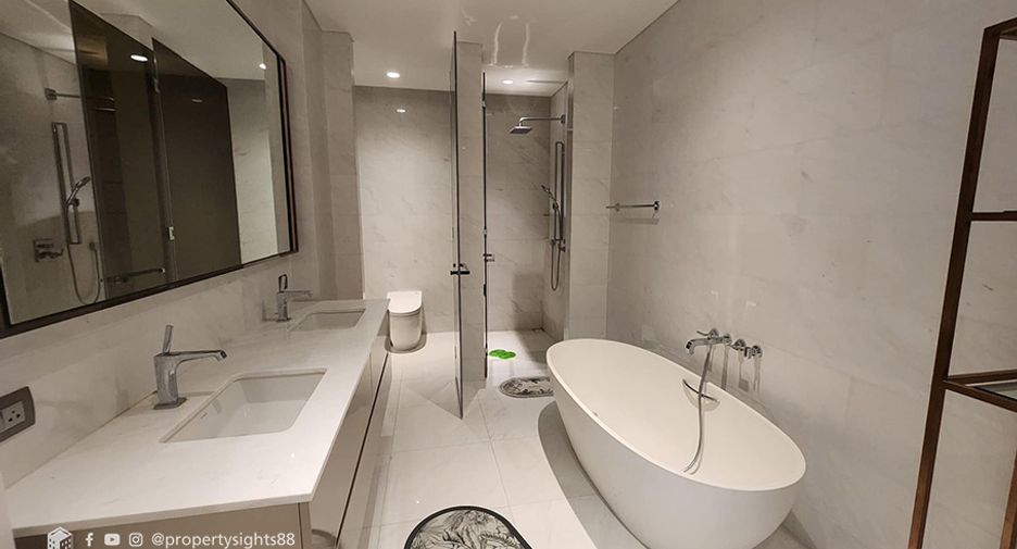 Wohnung zur Miete mit 2 Zimmer in Pathum Wan, Bangkok