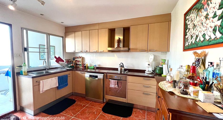 For sale 3 bedrooms condo in Watthana, Bangkok