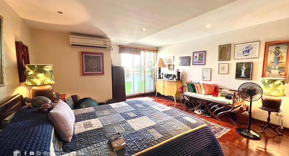 For sale 3 bedrooms condo in Watthana, Bangkok