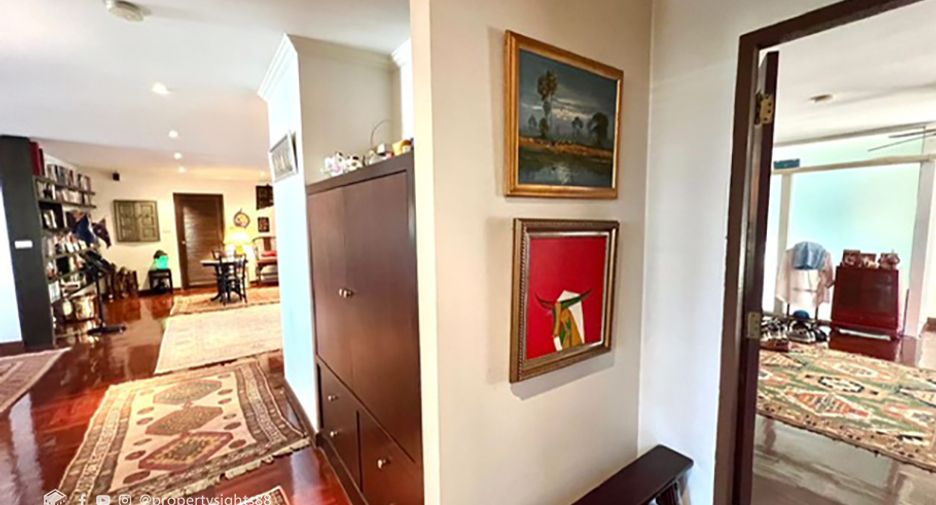 For sale 3 bedrooms condo in Watthana, Bangkok
