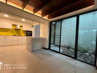 For sale studio townhouse in Khlong Toei, Bangkok