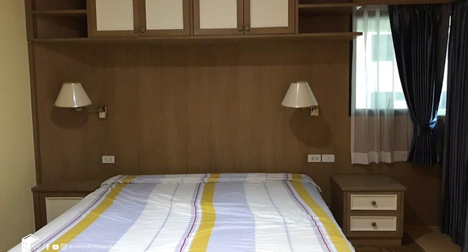 For sale 3 bedrooms condo in Watthana, Bangkok